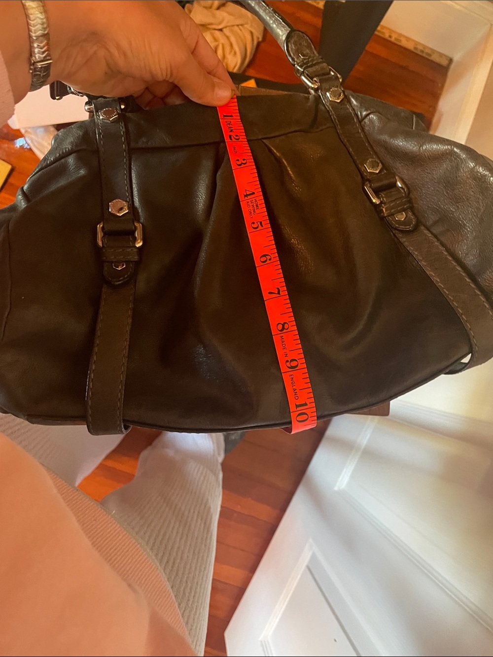 Marc by Marc Jacob’s Dr .Groovee shoulder bag with Metal ID tag - Picture 16 of 16